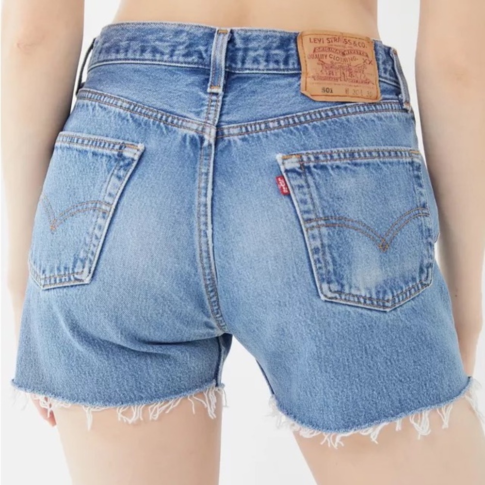 Vintage Light Wash Levi 505 Mom Jean High Waist Denim Jean Shorts